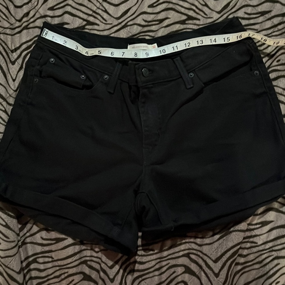 Levi’s mid length shorts size 32.